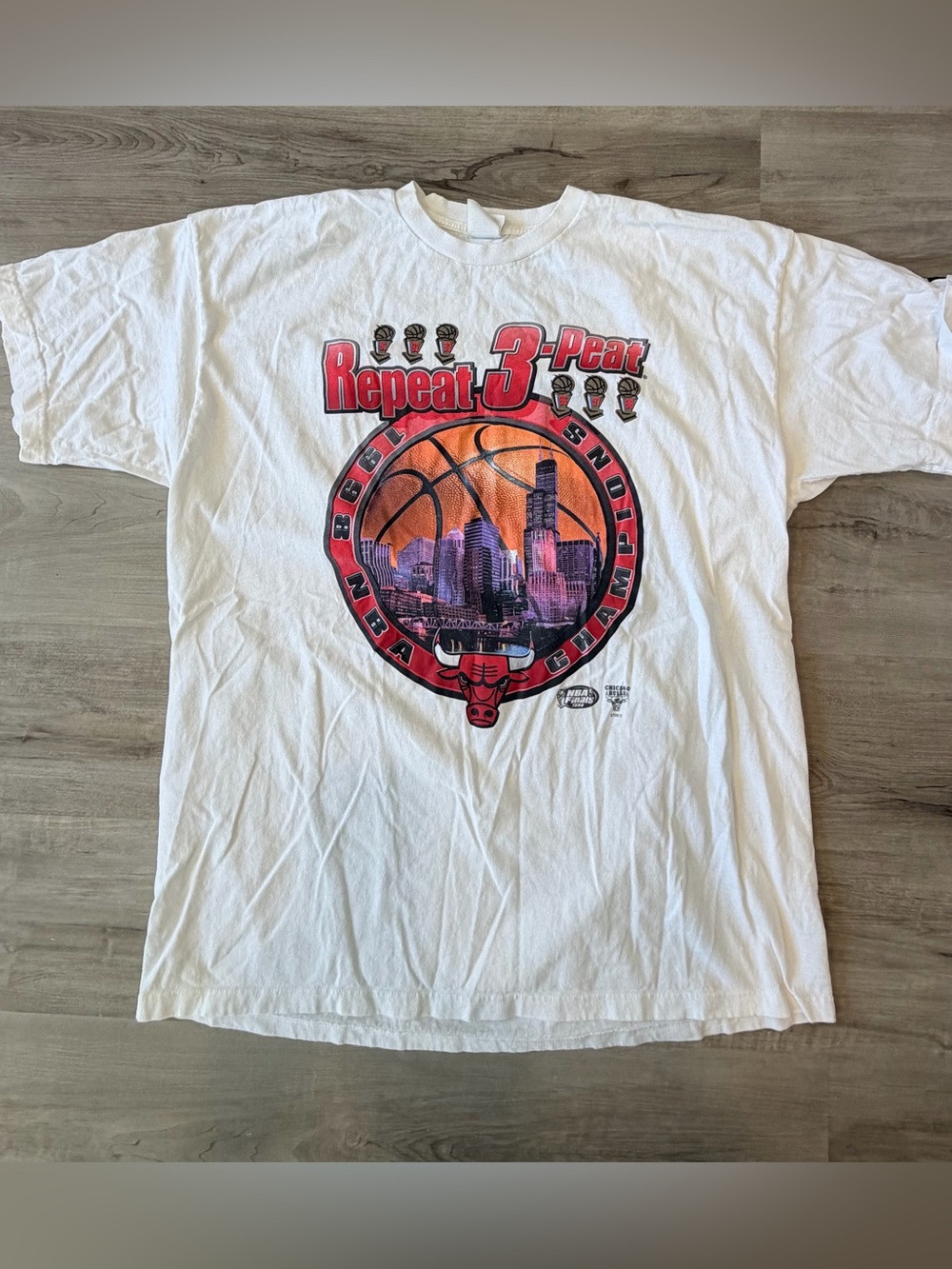 Vintage 1998 Starter Chicago Bulls Repeat 3-Peat T-Shirt XL NBA